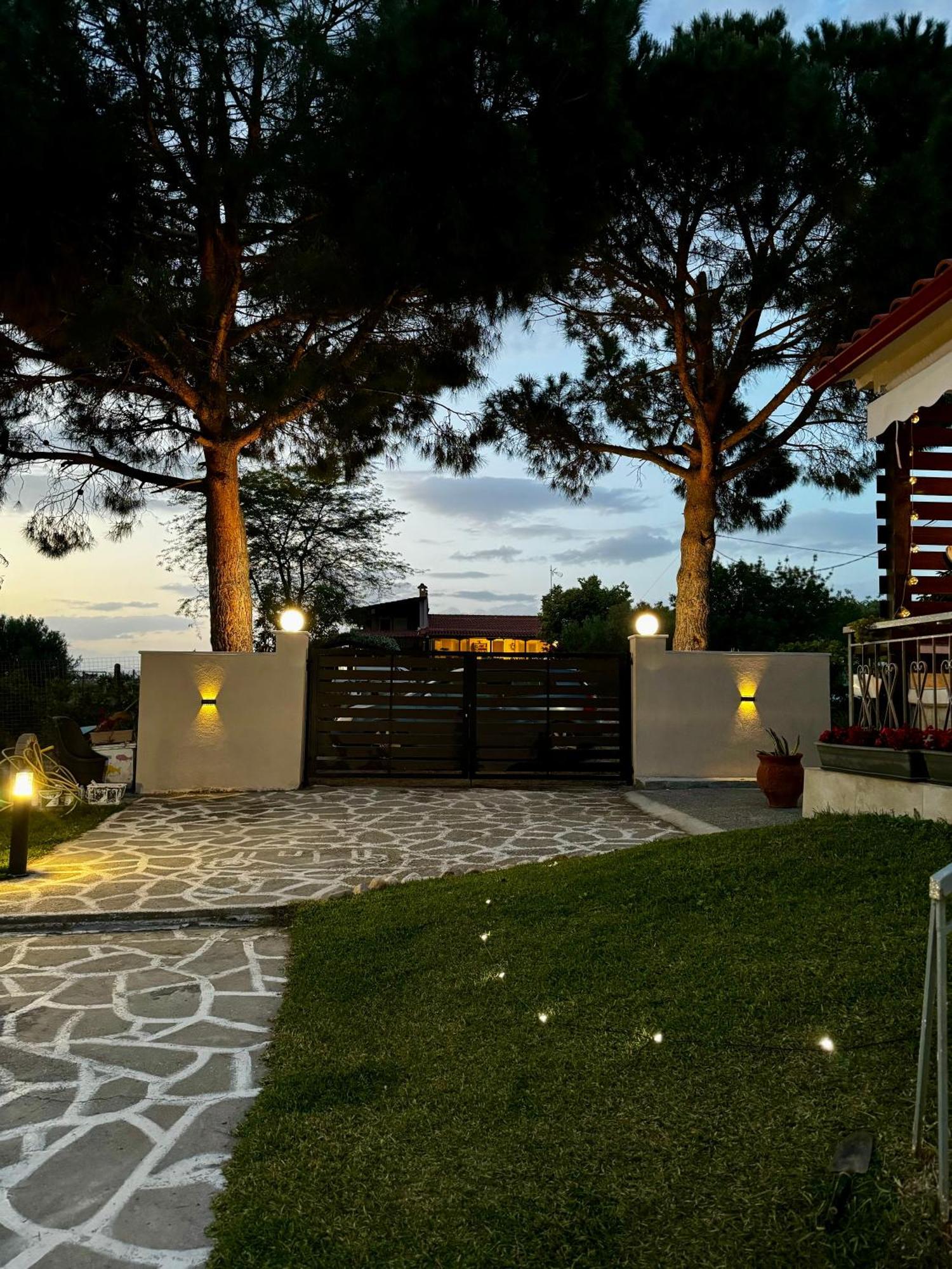 Anastasias Cottage Nea Iraklia Exterior photo